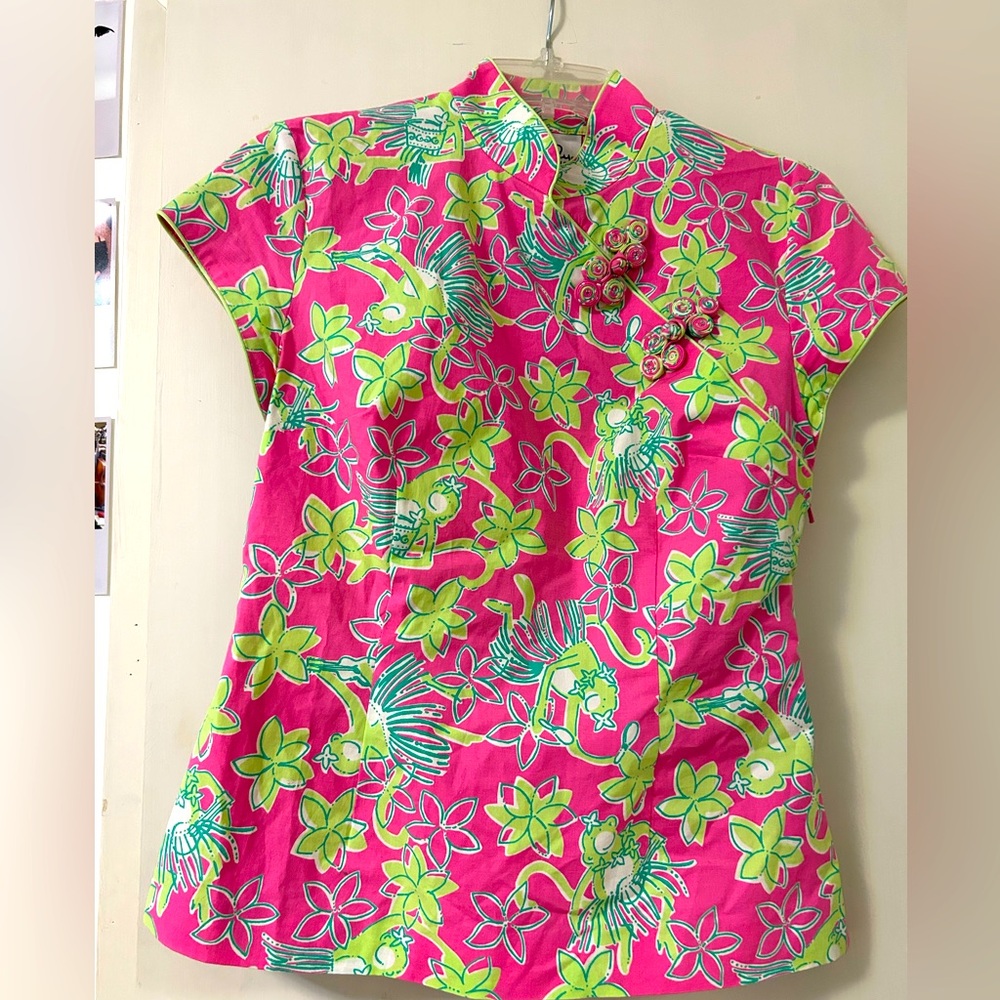 Lilly Pulitzer top. Tunic length. Side zipper. Snaps in front and button knots.